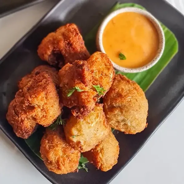 Crispy vegan cauliwings made from cauliflower, served with sweet chili mayo dipping sauce at Sauce Tree Bali
